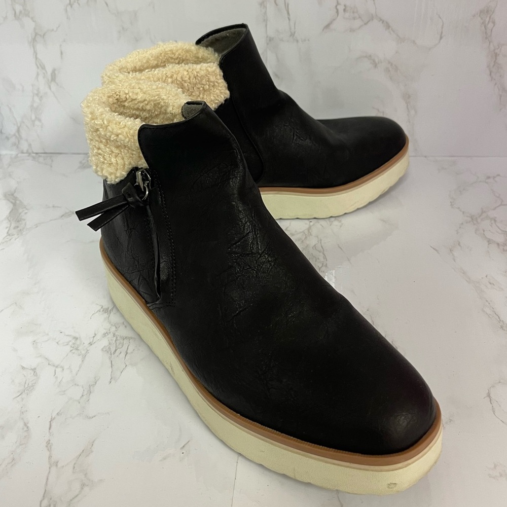 Dr. Scholl’s Womens Lunar Faux Fur Lined Sneaker